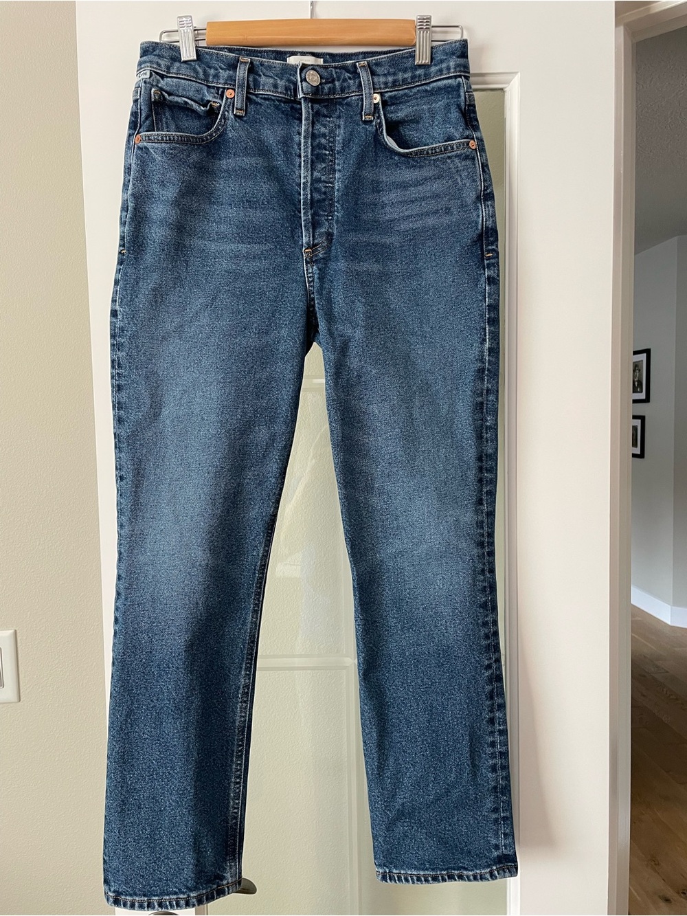 Citizens Of Humanity High-Rise Straight leg Jeans in medium blue size 27